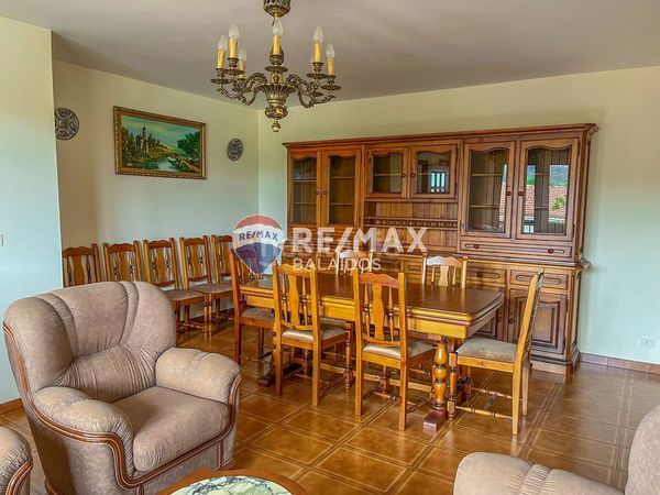 Foto 7a933025-f452-4e47-8c78-5660b9d48e07. Casa amb aparcament a Covelo (O)