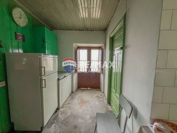 Foto c814fa99-076d-40ca-ba89-8ba7c004d999. Casa amb aparcament a Covelo (O)