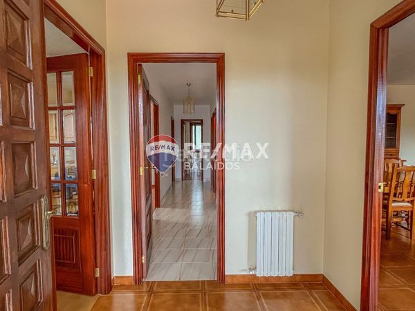 Foto d7561690-a81d-43df-a82b-e271567d239f. Casa amb aparcament a Covelo (O)
