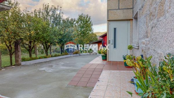 Foto 51a7e1d3-5f2a-4b17-a779-6559f958fee0. Casa amb calefacció aparcament a Ponteareas