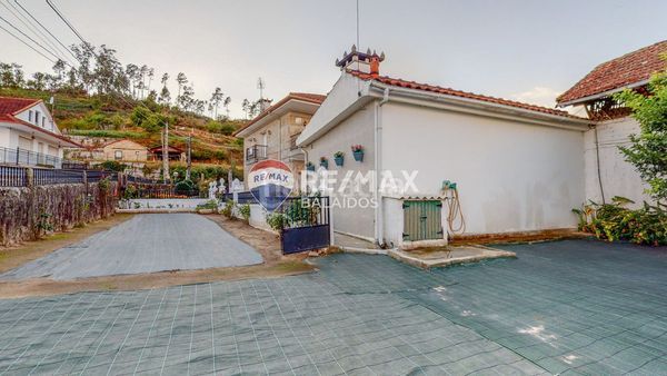 Foto c1f6cd97-7435-4c49-96bc-740b957e3d1e. Casa amb calefacció aparcament a Ponteareas