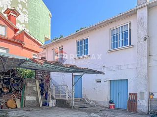 Casa adossada  Lugar iglesario