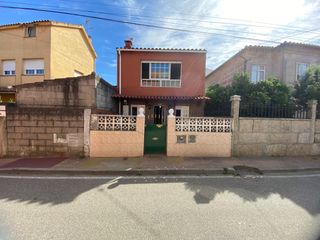 Casa adossada a Rúa Robleda