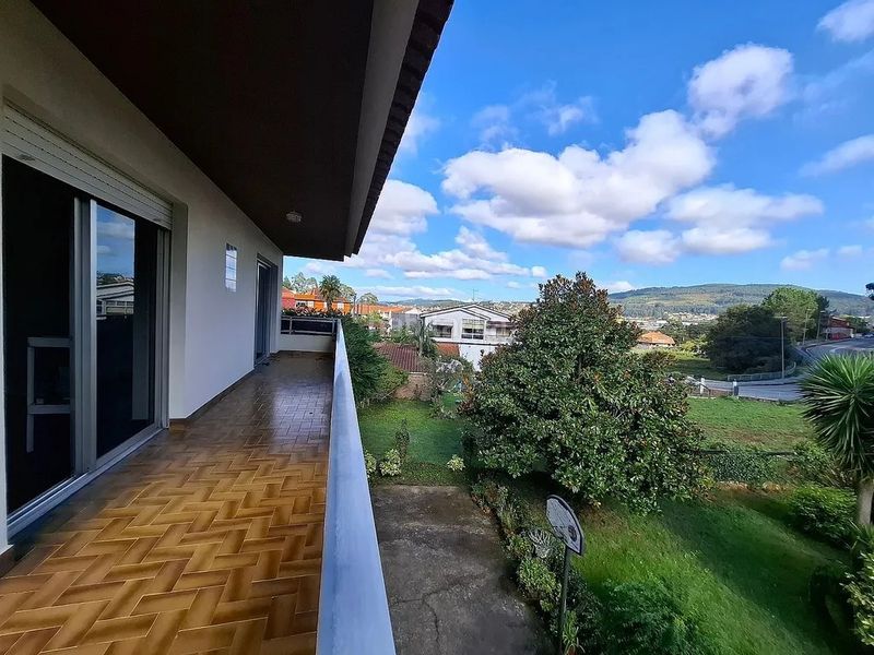 Foto 7c4d0111-15e6-46ef-866f-f3eaae6f55e7. Casa amb aparcament a Valadares - Beade Vigo