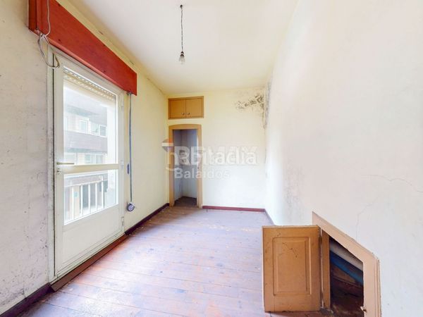 Foto b5d4f533-8896-4c51-9807-a754661bb400. Edificio en Porriño (O)