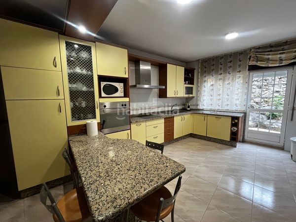 Foto 4d14e6ce-b8e0-4952-956b-686a8440f24e. Edificio in Guarda (A)