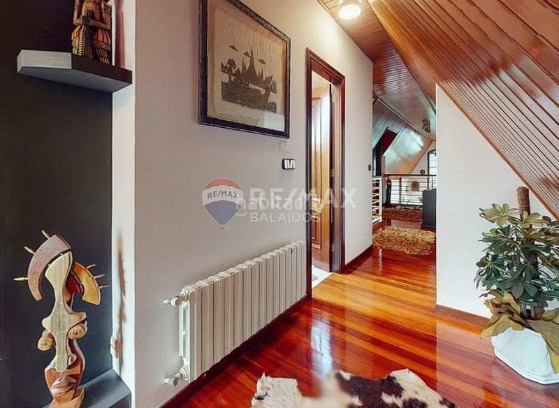 Foto f3a4cf2d-5fdd-4d7d-a98c-51f8007787a4. Casa amb calefacció aparcament a Comesaña - Matamá Vigo