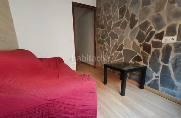 Foto d38959c9-4804-4302-a4cb-783b1490bb29. Casa adossada a Guarda (A)