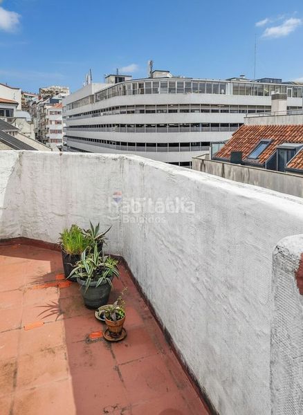 Foto a87a0766-0205-41c3-8627-9ecfc428aaf6. Pis amb calefacció aparcament a Plaza España - Corte Inglés Vigo