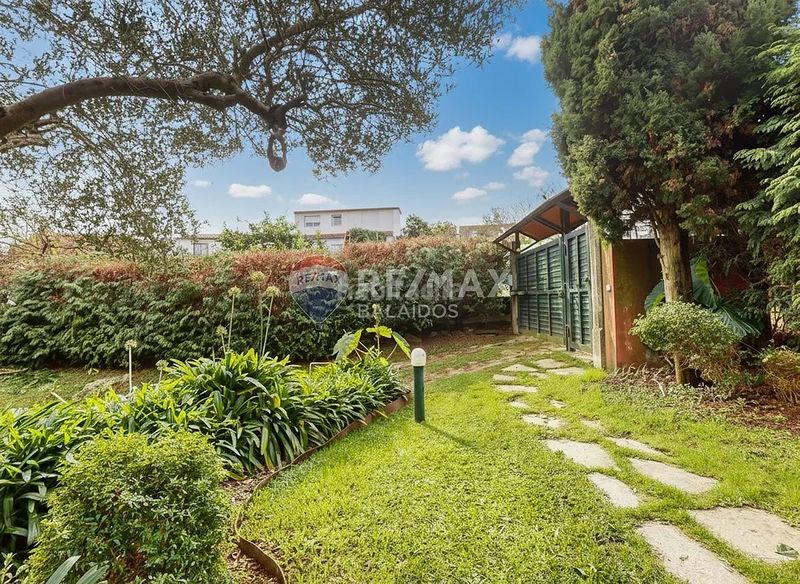 Foto b8bce373-21e6-4f83-a229-8f99b0de30d5. Casa amb calefacció aparcament a Comesaña - Matamá Vigo