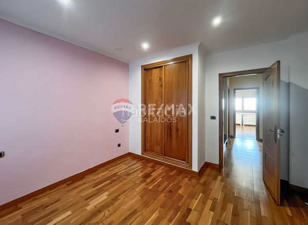 Foto e6eb9c1e-d6e8-420f-b34c-1545d9e052a2. Casa en Guarda (A)