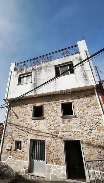 Foto e7514e9a-89a6-4908-9a22-a64a8f83f2ca. Casa en Guarda (A)