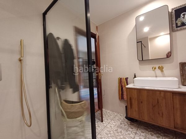 Foto 256c843a-6b38-4436-bcf3-a24bee443206. Casa amb calefacció aparcament piscina a Teis Vigo