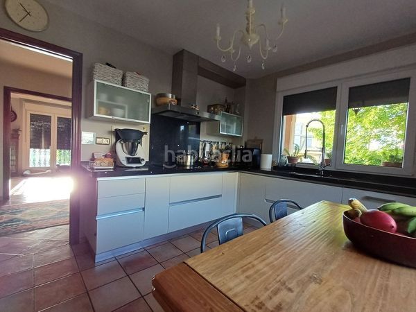 Foto c6c6e677-1866-4e30-be17-46ae14eab03d. Casa amb calefacció aparcament piscina a Teis Vigo