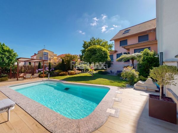 Foto d1708d7e-ec15-4175-aa66-be973a27fc6c. Casa amb calefacció aparcament piscina a Teis Vigo