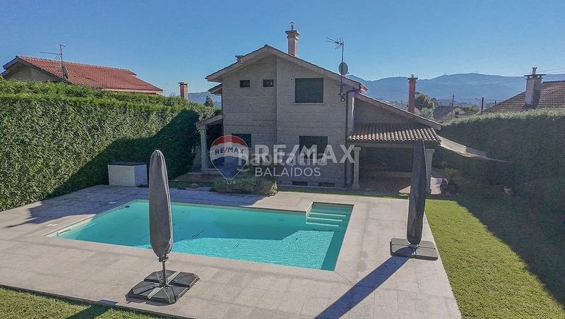 Foto 74c957b7-fcd0-4e83-acab-6965d74a2447. Casa amb xemeneia calefacció aparcament piscina a Tui