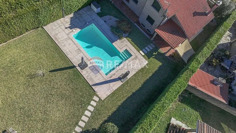 Foto 7b8d1b39-b72b-4144-8eee-a09728549339. Casa amb xemeneia calefacció aparcament piscina a Tui