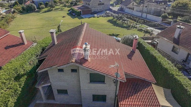 Foto b8e9334b-4e39-460a-8b6a-46ec98f00af7. Casa amb xemeneia calefacció aparcament piscina a Tui