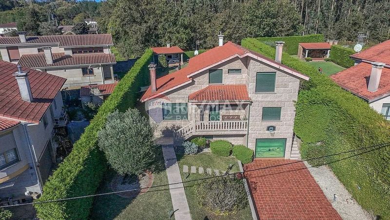 Foto ffce51a0-fd6d-4a5d-92bc-52e9dd7f4b68. Casa amb xemeneia calefacció aparcament piscina a Tui