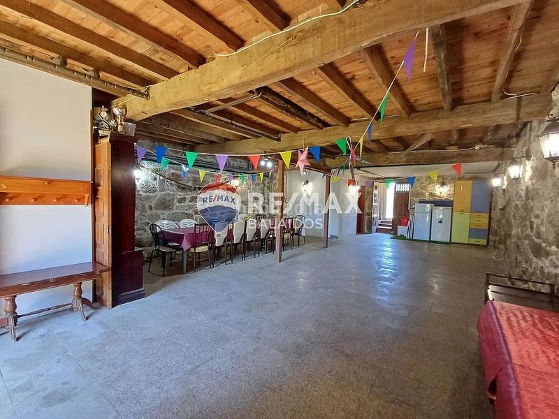 Foto e833b607-42d8-4a2c-be5a-87aadfaf16ff. Casa amb calefacció aparcament a Covelo (O)