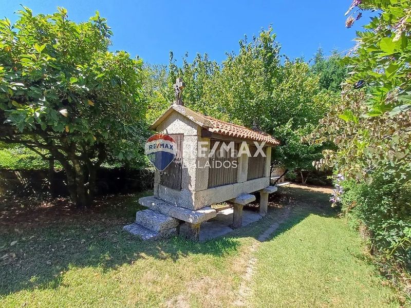 Foto f32ef818-6372-4d75-82f1-94cdf88f5db5. Casa amb calefacció aparcament a Covelo (O)