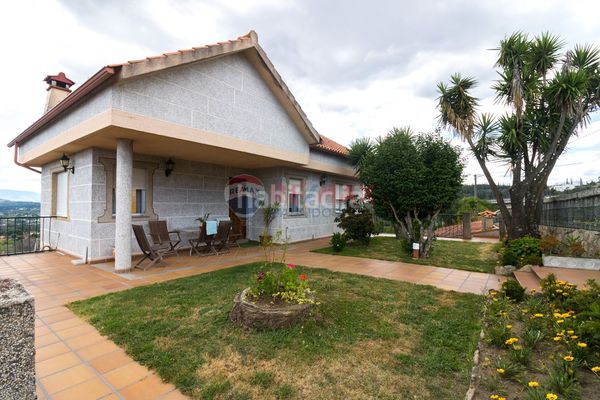 Foto a02f67cc-66b4-4294-bacc-32ba29ea5573. Chalet en Neves (As)