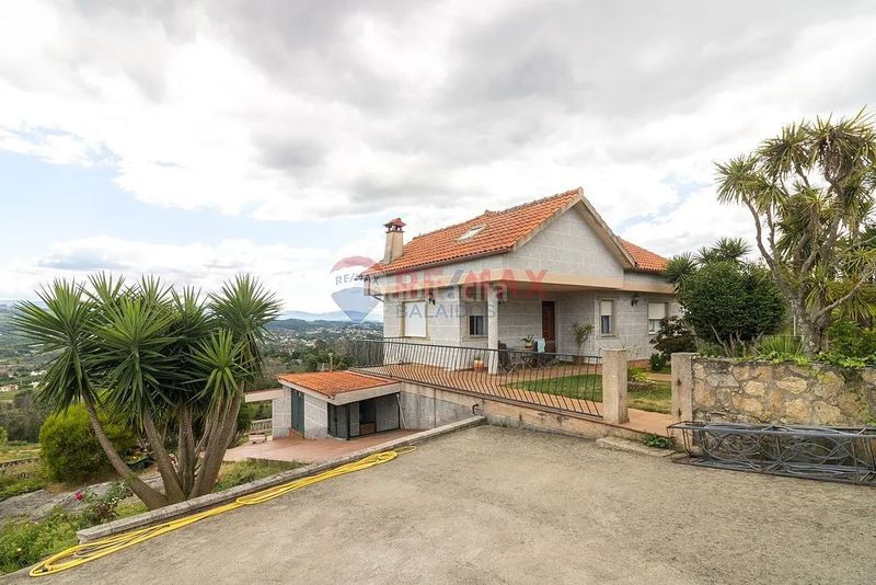 Foto f30d9ff6-833e-4401-8686-c8274ed45423. Chalet en Neves (As)