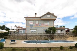 House  E.s. as neves