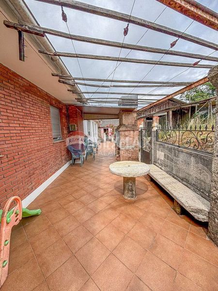 Foto ae4a0966-4c07-4be6-8bb8-8ce3b1013a4e. Casa amb aparcament a Crecente