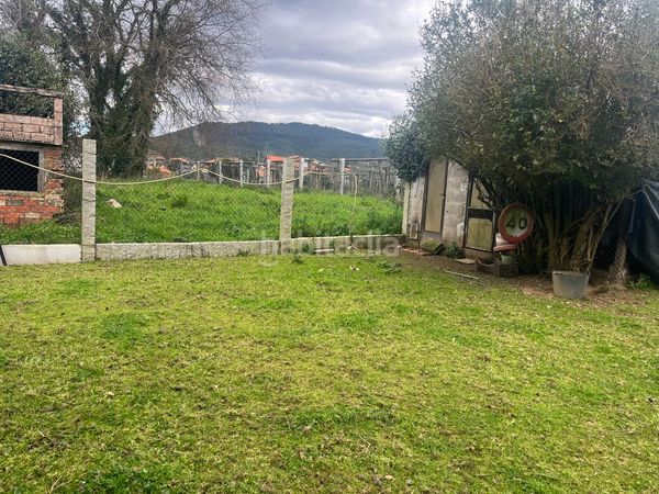 Foto a1c9c0b7-6ecc-41ed-8118-fe36fbf15900. Casa amb aparcament a Rosal (O)