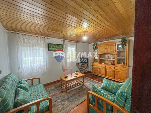 Foto 1cae2f73-9dc7-4077-a03a-7d87759b9735. Casa amb aparcament a Arbo