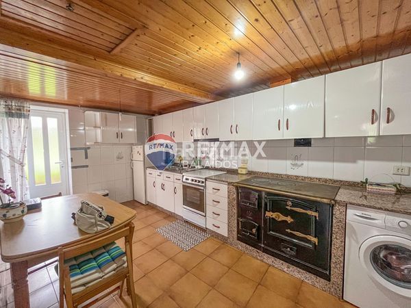 Foto b754cdf7-015d-40e7-a83a-245848fbab39. Casa amb aparcament a Arbo