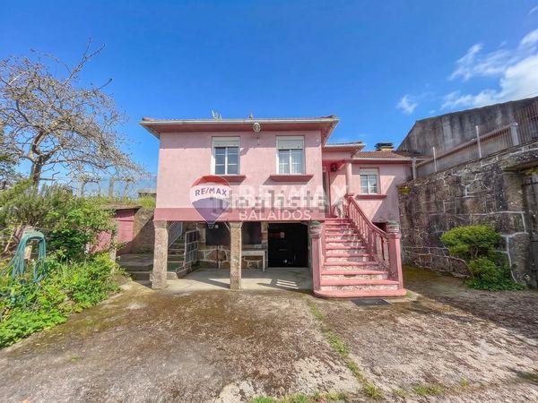 Foto f5dce21c-45be-44dd-833f-3fe05544c1ef. Casa amb aparcament a Arbo