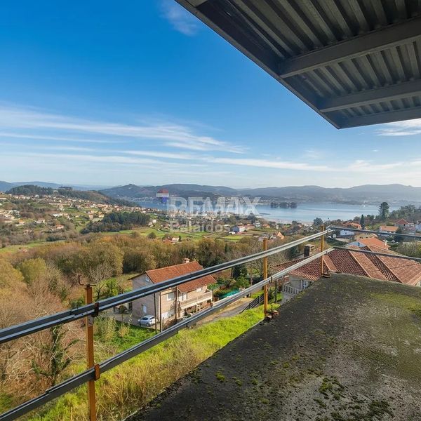 Foto fffa9f62-6d7d-4c2a-bd4c-683fffb509e1. Casa amb aparcament a Vilaboa