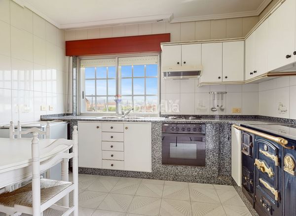 Foto 54fe8a54-06df-48a1-924e-e185376ca9d4. Casa amb calefacció aparcament a Rosal (O)