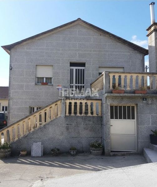 Foto b150eabd-6bc4-43a4-9160-75429b8f422c. Casa amb aparcament a Tomiño