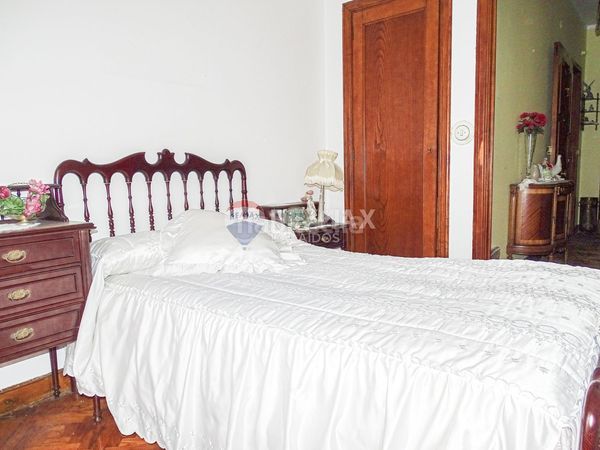 Foto f4f051a7-adc4-4d80-916f-c539f74764a9. Casa a Lavadores Vigo