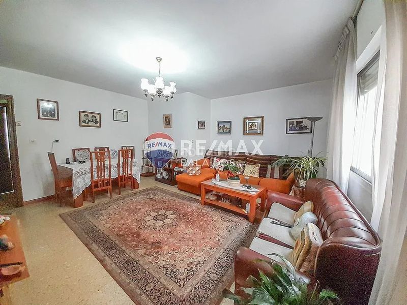 Foto b19958ce-d6e7-4228-9c6c-6856b33f8236. Casa amb aparcament a Ponteareas