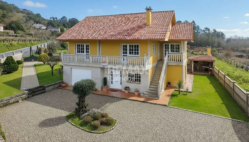Foto b8275973-c1be-421c-b025-f18d810d2f81. Casa amb xemeneia calefacció aparcament a Ponteareas