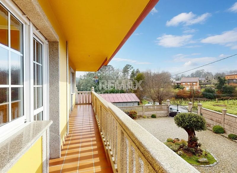 Foto fcce30d2-3e08-4e46-9656-0e02f4d2b656. Casa amb xemeneia calefacció aparcament a Ponteareas