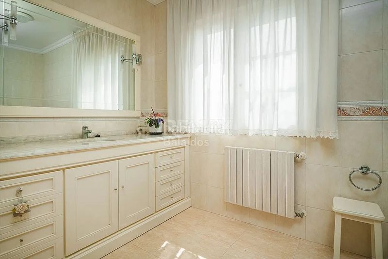 Foto b38cb88e-5124-43ae-96f0-7a67e71d3645. Casa amb calefacció a Pobra do Caramiñal (A)