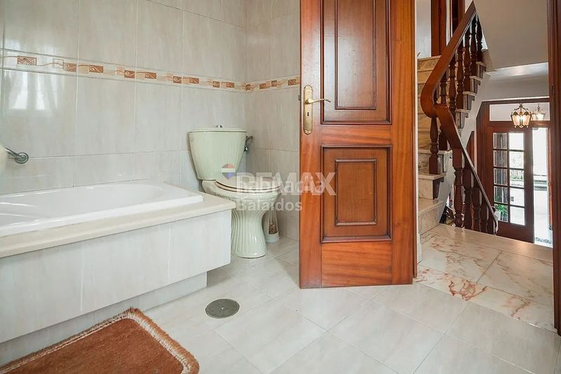 Foto d5688c26-967d-4655-80b7-836d8118ddf7. Casa amb calefacció a Pobra do Caramiñal (A)