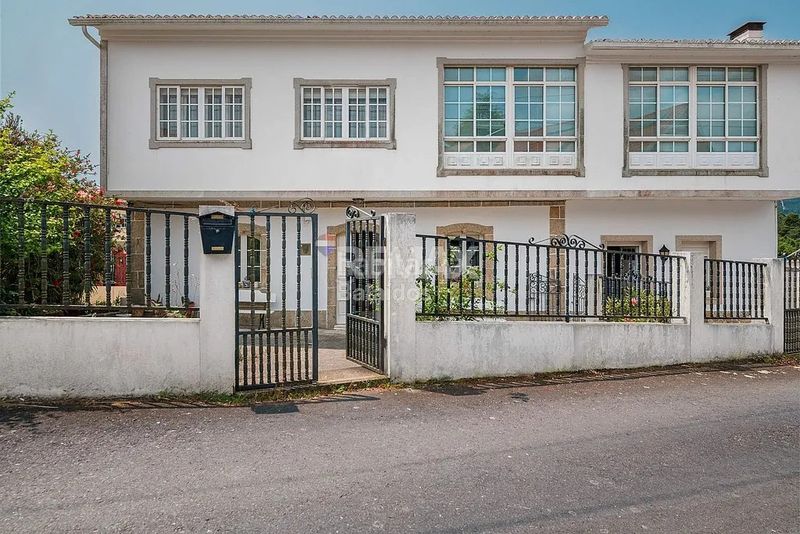 Foto edaa5f6b-bb41-4fec-b9bd-8d3e6524c3c7. Casa amb calefacció a Pobra do Caramiñal (A)