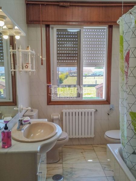 Foto a2d1a293-256e-4ee7-a059-342ecf061e31. Casa amb calefacció aparcament a Tomiño