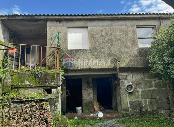 Foto 444a5bdf-02ca-4d76-8c18-b9d1b684b89c. Casa amb aparcament a Gondomar