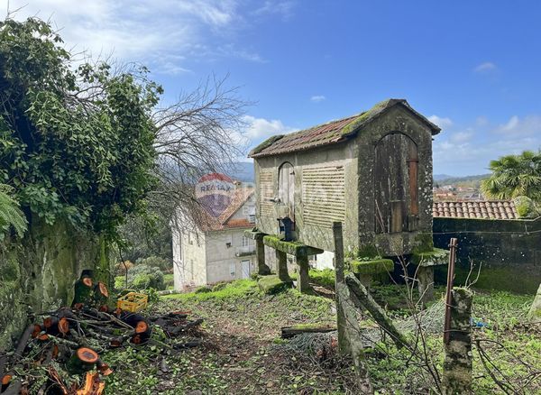 Foto e0415e83-1454-4683-80cf-72bb70fbf56d. Casa amb aparcament a Gondomar