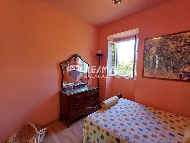 Foto fc252cb6-aaaf-4941-b198-8244eda4be17. Casa amb xemeneia aparcament a Covelo (O)