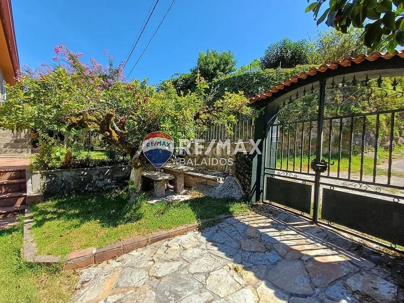 Foto 7a8599d7-7cd8-4428-a71d-018f49f0bbec. Casa amb calefacció aparcament a Covelo (O)