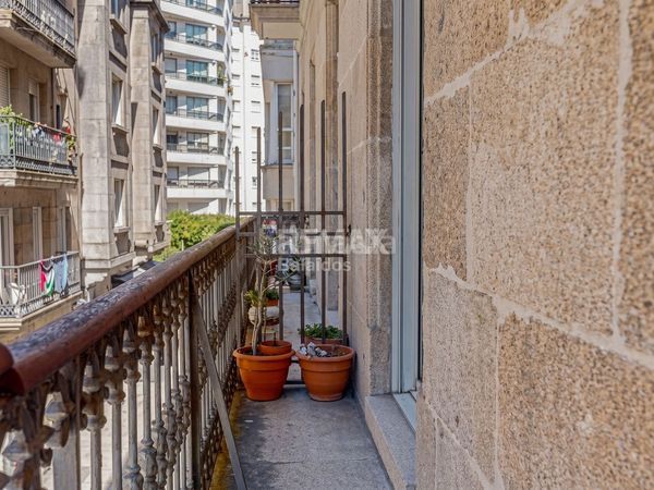 Foto d7f46975-0b76-495f-a0ad-ef01c638f46a. Piso en Centro - Areal Vigo