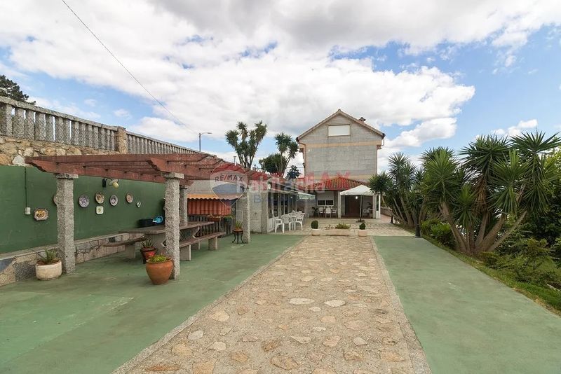 Foto 4f3ac416-9ace-4436-949b-f66c80f3e388. Casa amb xemeneia calefacció aparcament piscina a Neves (As)